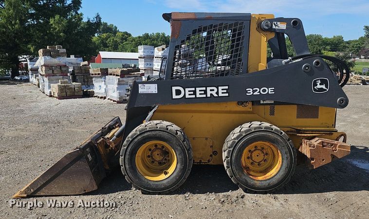 image for item DS4713 2014 John Deere 320E skid steer loader