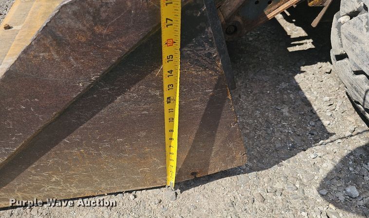 image for item DS4713 2014 John Deere 320E skid steer loader