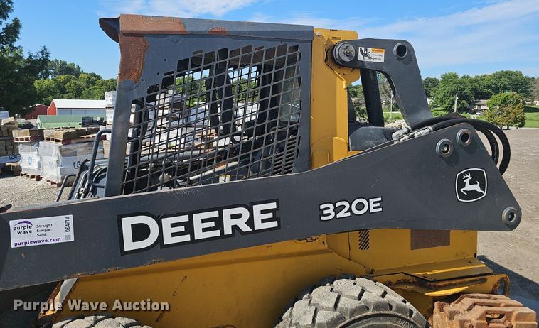 image for item DS4713 2014 John Deere 320E skid steer loader