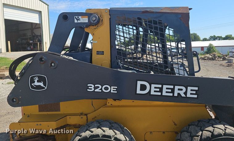 image for item DS4713 2014 John Deere 320E skid steer loader