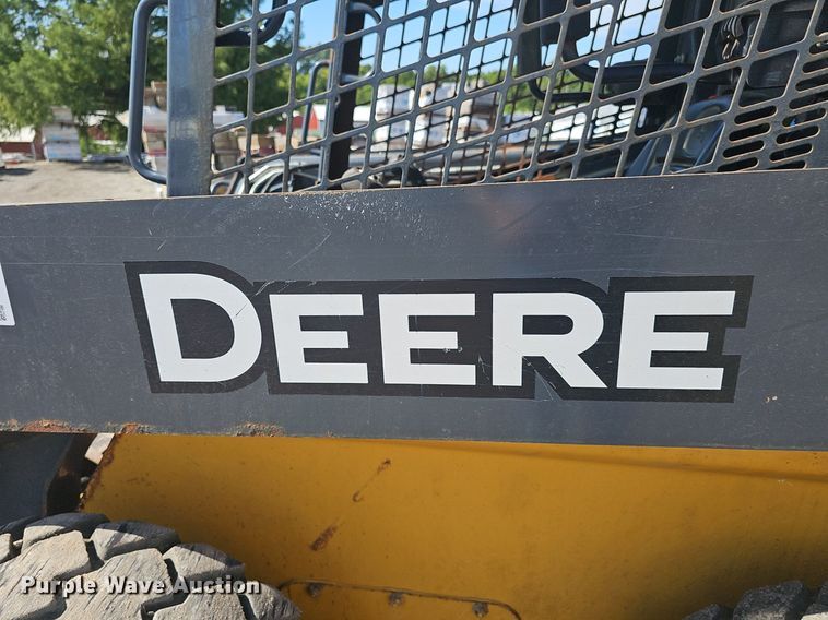 image for item DS4713 2014 John Deere 320E skid steer loader