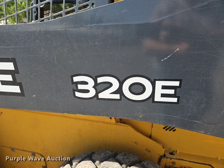 image for item DS4713 2014 John Deere 320E skid steer loader