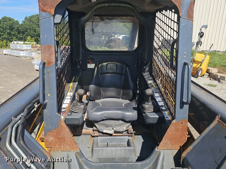 image for item DS4713 2014 John Deere 320E skid steer loader