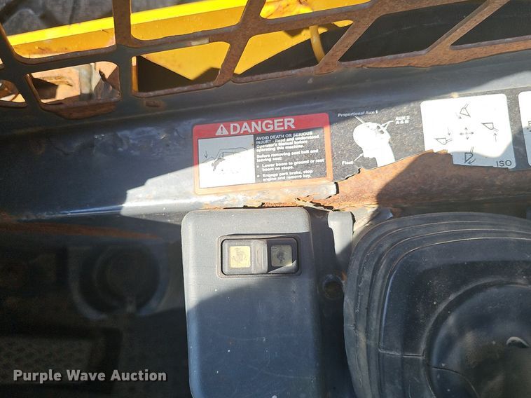 image for item DS4713 2014 John Deere 320E skid steer loader