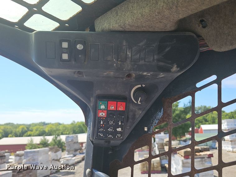 image for item DS4713 2014 John Deere 320E skid steer loader