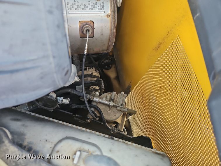 image for item DS4713 2014 John Deere 320E skid steer loader