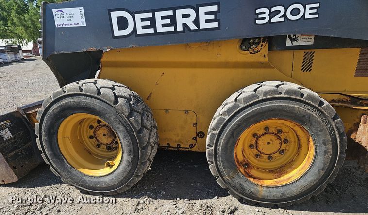 image for item DS4713 2014 John Deere 320E skid steer loader