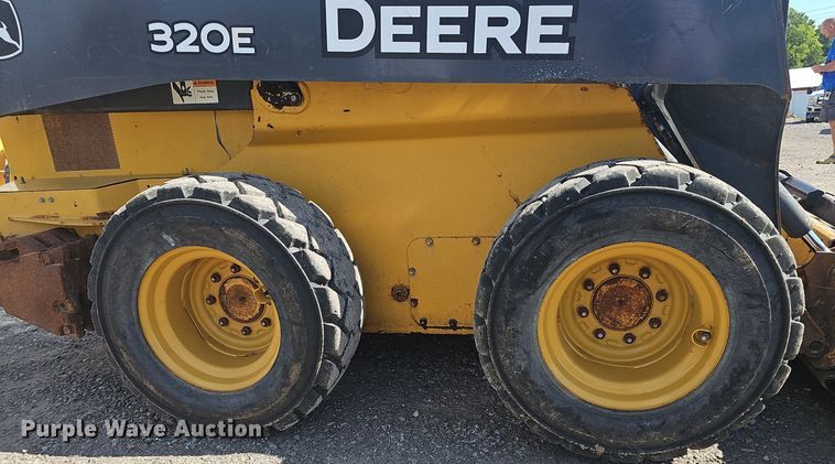 image for item DS4713 2014 John Deere 320E skid steer loader