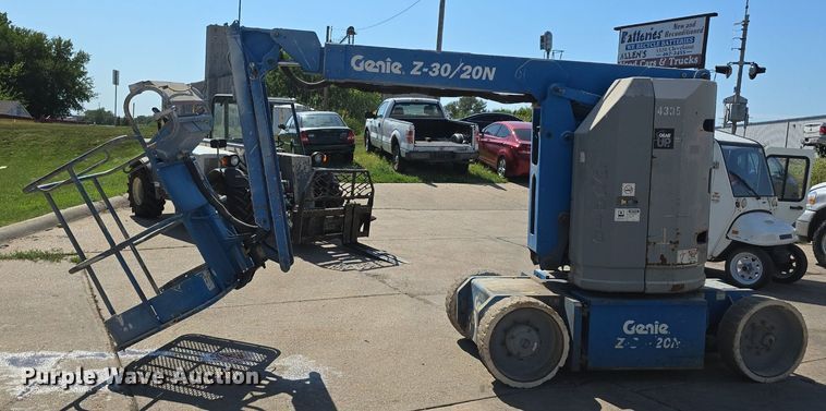 image for item DS4742 2000 Genie Z-30/20N vertical lift