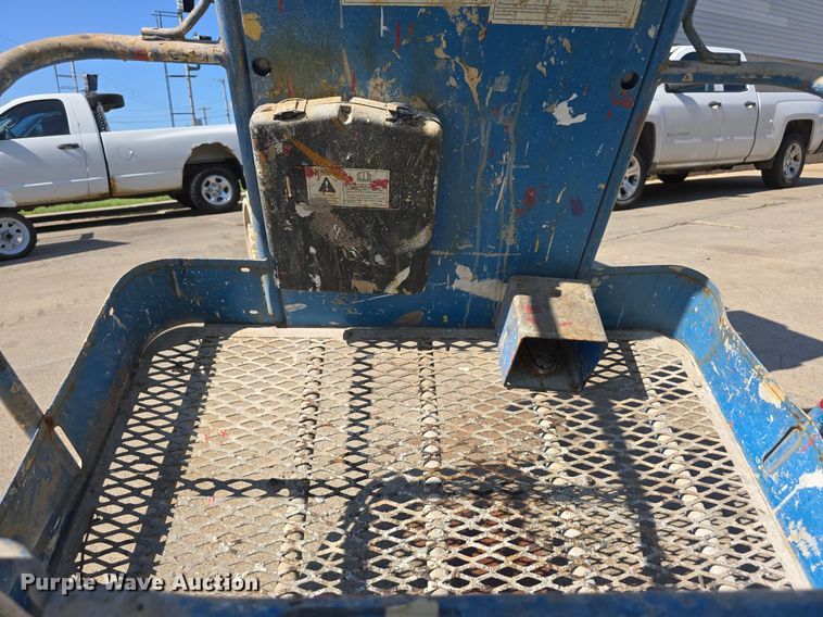 image for item DS4742 2000 Genie Z-30/20N vertical lift