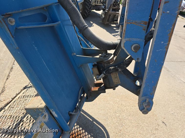 image for item DS4742 2000 Genie Z-30/20N vertical lift