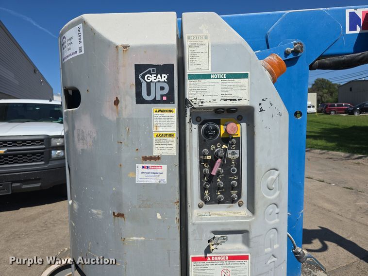 image for item DS4742 2000 Genie Z-30/20N vertical lift