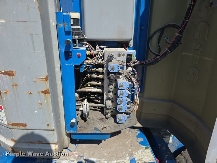 image for item DS4742 2000 Genie Z-30/20N vertical lift