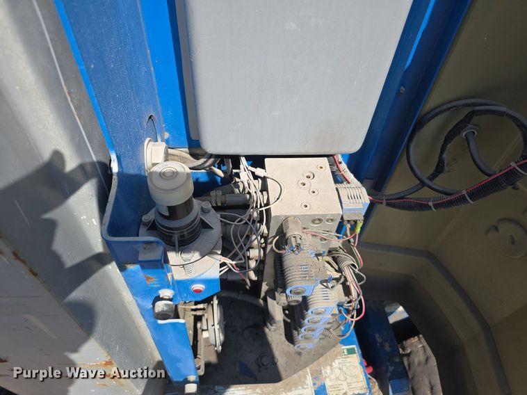 image for item DS4742 2000 Genie Z-30/20N vertical lift