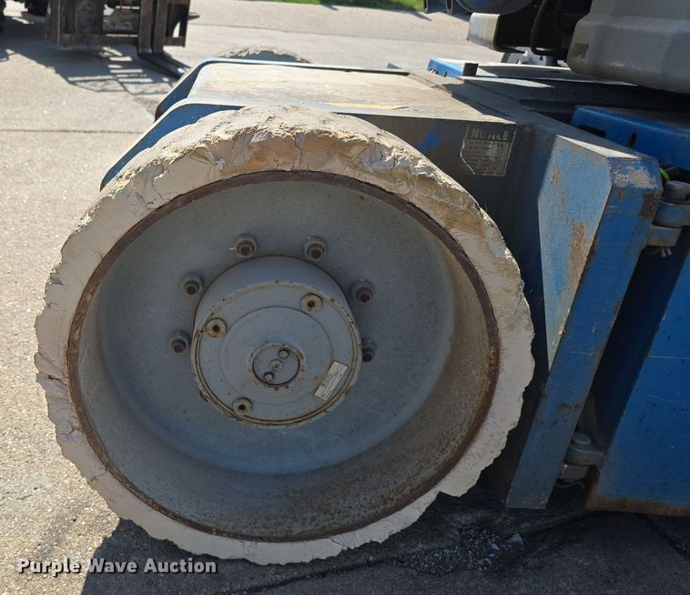 image for item DS4742 2000 Genie Z-30/20N vertical lift