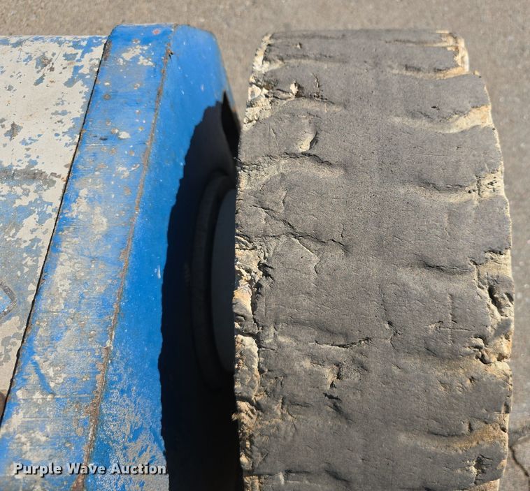 image for item DS4742 2000 Genie Z-30/20N vertical lift