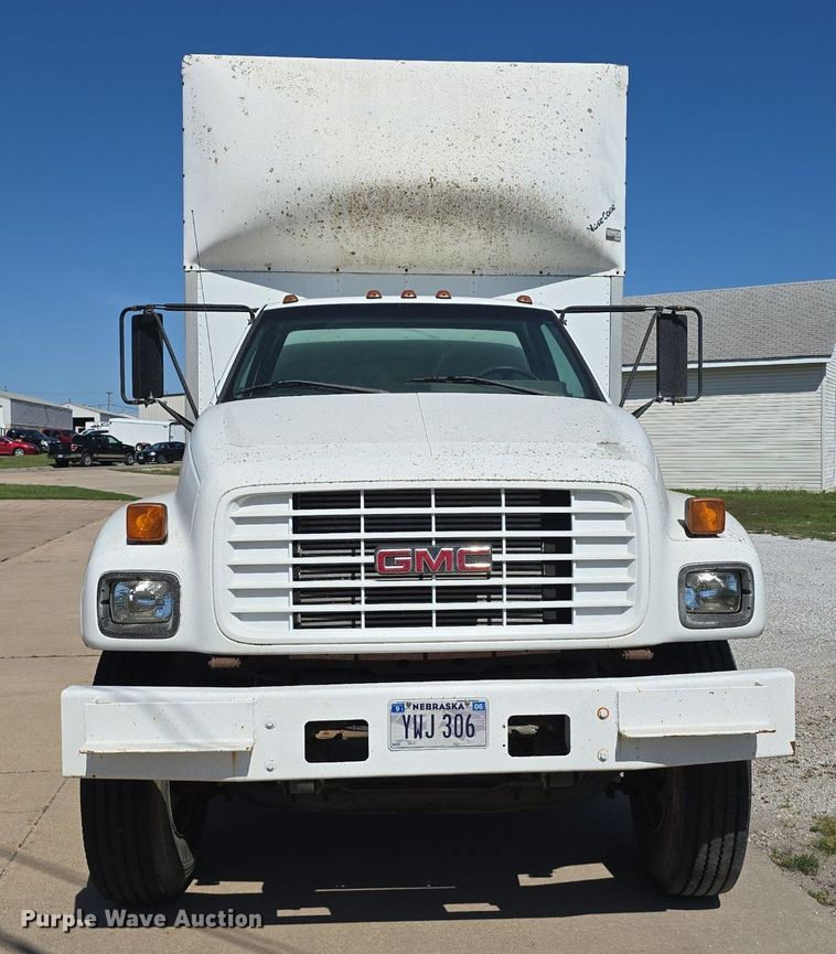 image for item DS4743 2000 GMC C6500 box truck