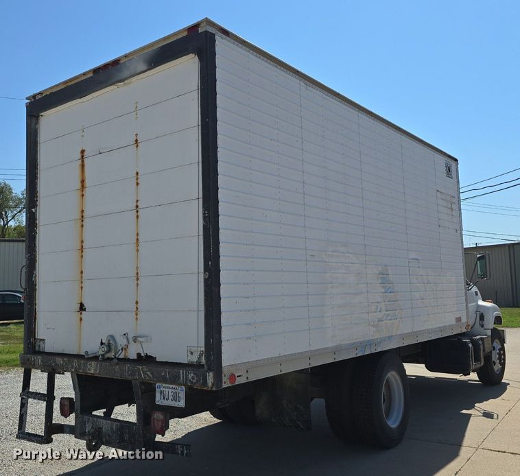 image for item DS4743 2000 GMC C6500 box truck