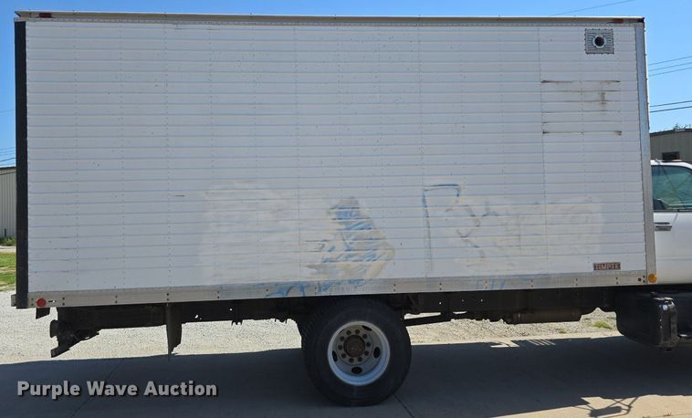 image for item DS4743 2000 GMC C6500 box truck