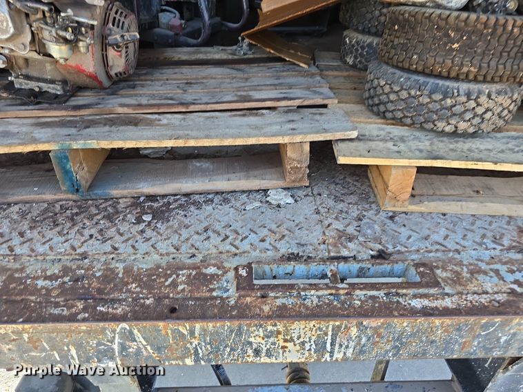 image for item DS4743 2000 GMC C6500 box truck