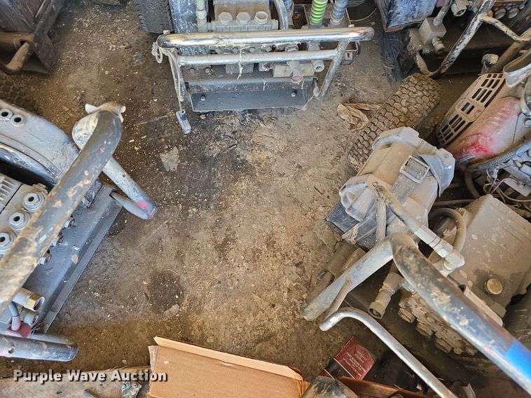 image for item DS4743 2000 GMC C6500 box truck