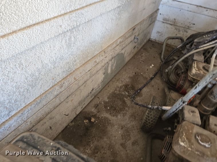 image for item DS4743 2000 GMC C6500 box truck