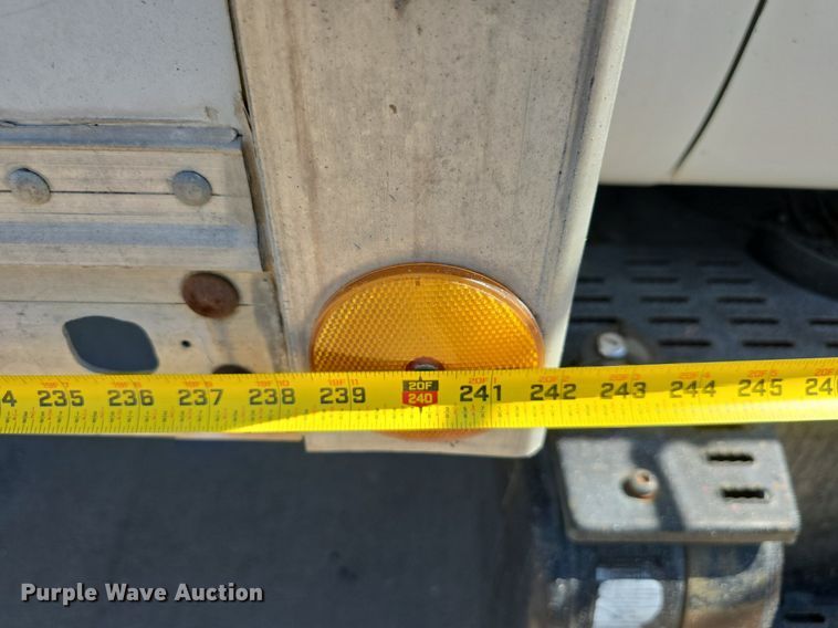 image for item DS4743 2000 GMC C6500 box truck