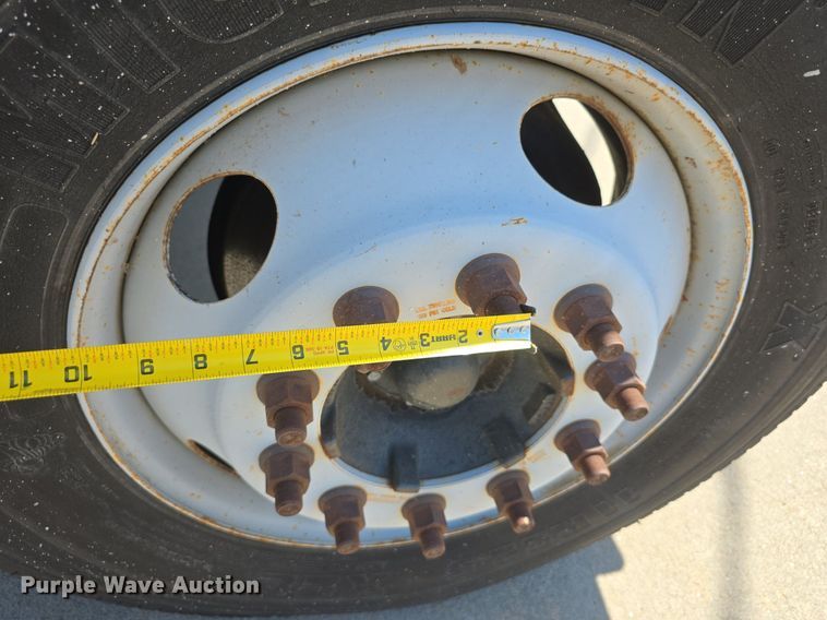 image for item DS4743 2000 GMC C6500 box truck