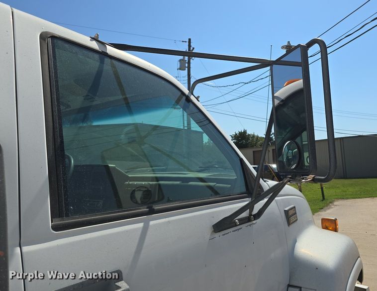 image for item DS4743 2000 GMC C6500 box truck
