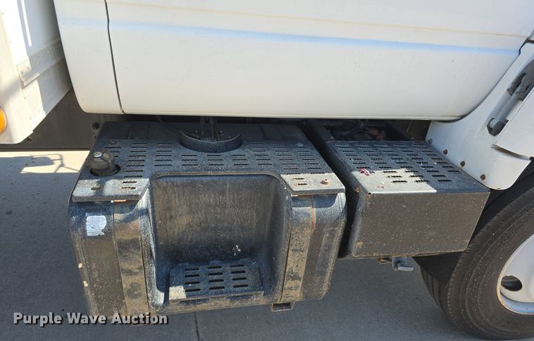 image for item DS4743 2000 GMC C6500 box truck