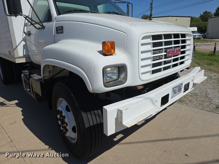image for item DS4743 2000 GMC C6500 box truck