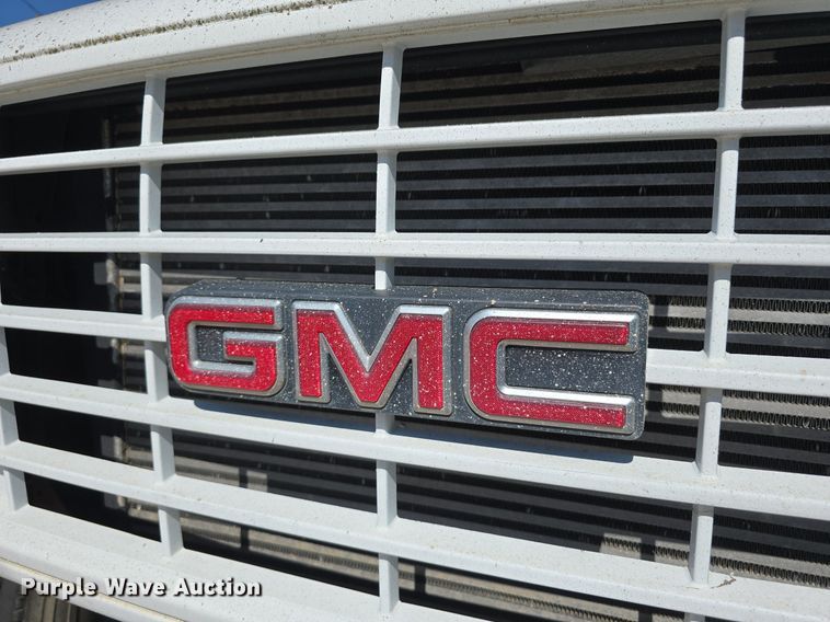 image for item DS4743 2000 GMC C6500 box truck