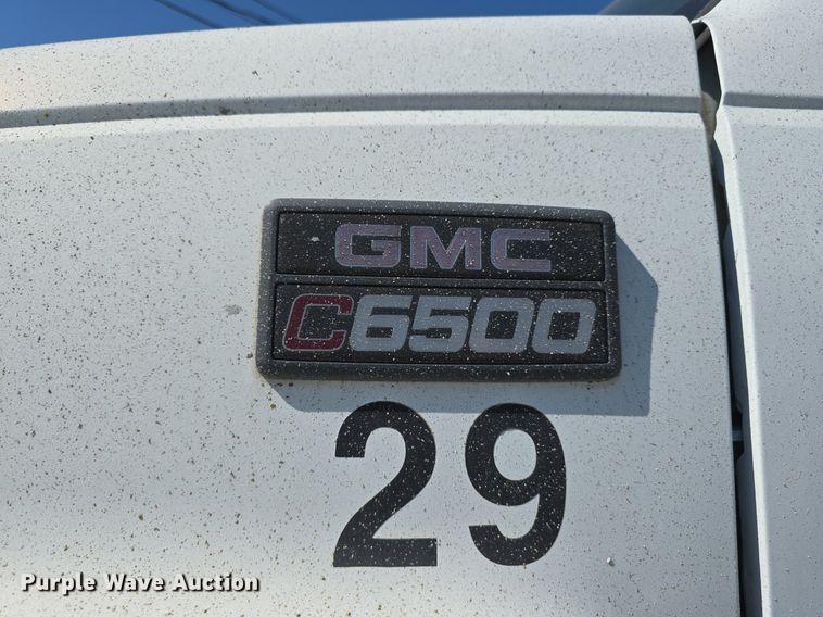 image for item DS4743 2000 GMC C6500 box truck