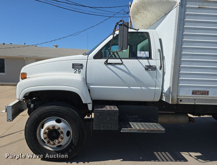 image for item DS4743 2000 GMC C6500 box truck