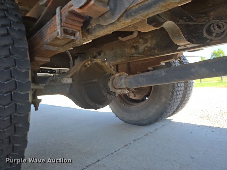 image for item DS4743 2000 GMC C6500 box truck