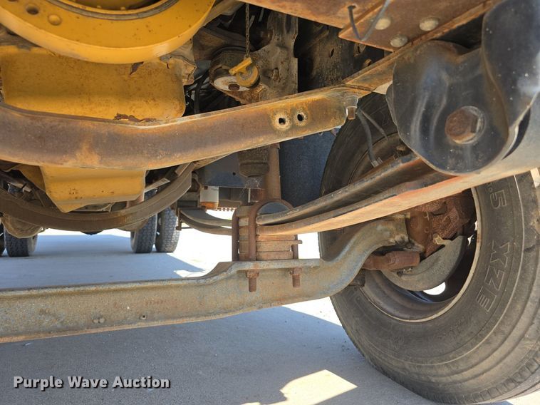 image for item DS4743 2000 GMC C6500 box truck