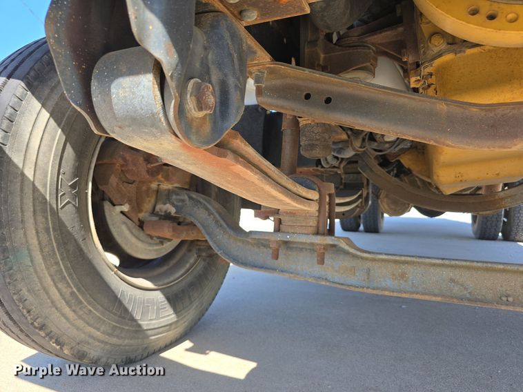 image for item DS4743 2000 GMC C6500 box truck