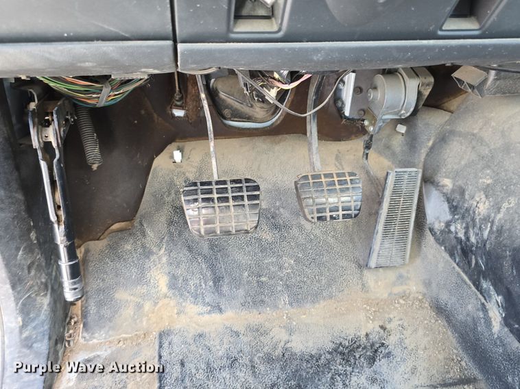 image for item DS4743 2000 GMC C6500 box truck