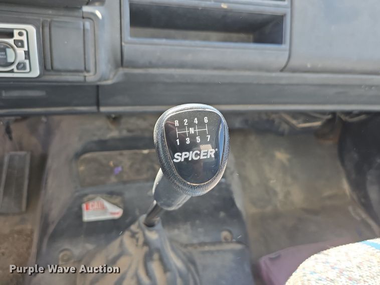 image for item DS4743 2000 GMC C6500 box truck