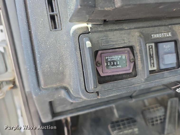 image for item DS4743 2000 GMC C6500 box truck