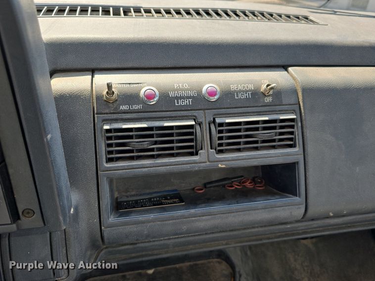 image for item DS4743 2000 GMC C6500 box truck