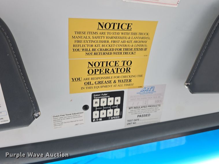 image for item DS4743 2000 GMC C6500 box truck