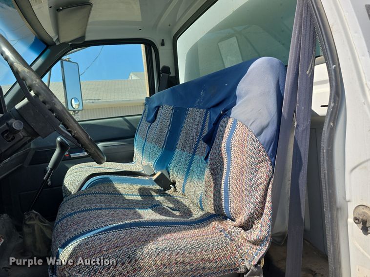 image for item DS4743 2000 GMC C6500 box truck