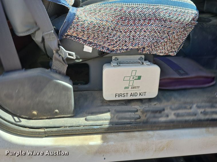 image for item DS4743 2000 GMC C6500 box truck