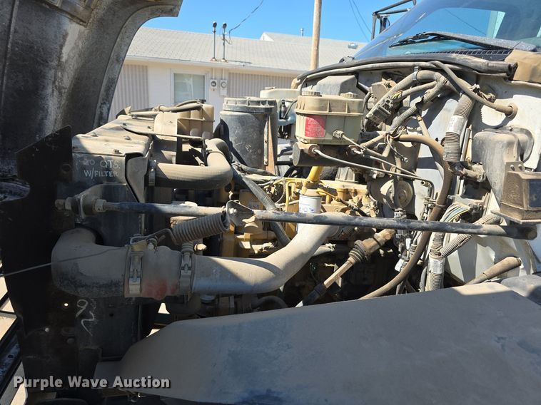 image for item DS4743 2000 GMC C6500 box truck