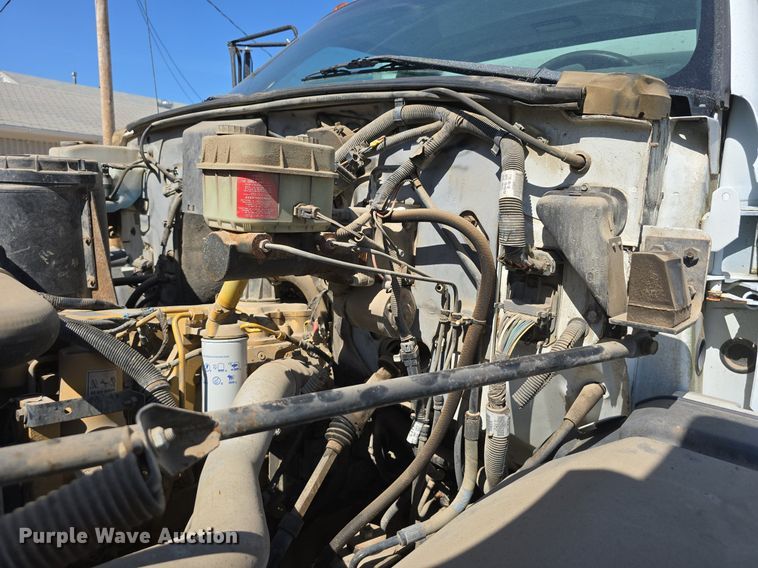 image for item DS4743 2000 GMC C6500 box truck