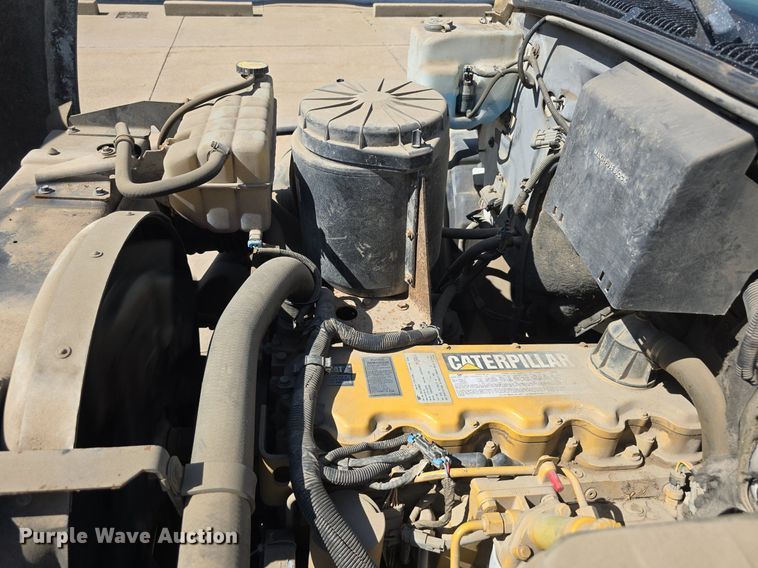 image for item DS4743 2000 GMC C6500 box truck