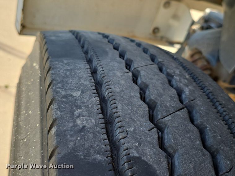 image for item DS4743 2000 GMC C6500 box truck