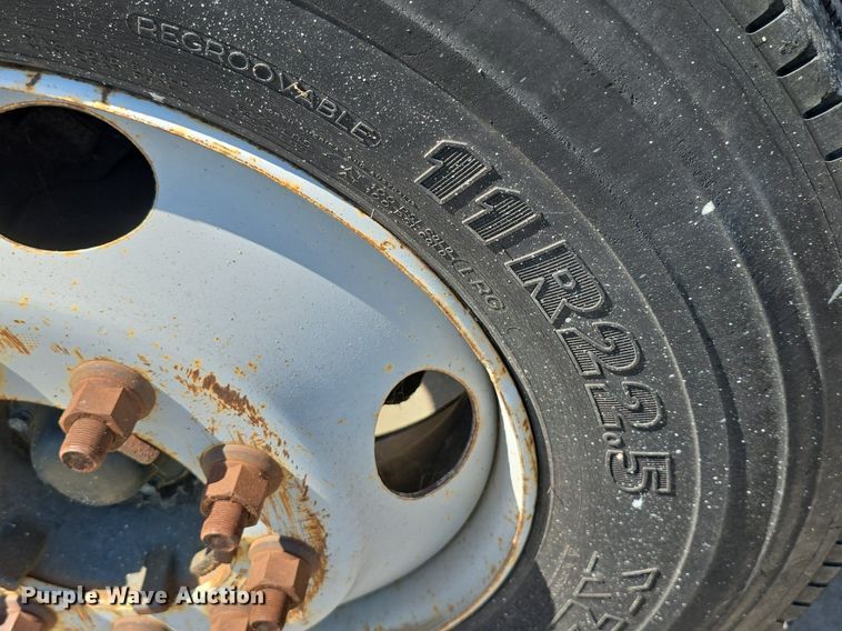 image for item DS4743 2000 GMC C6500 box truck