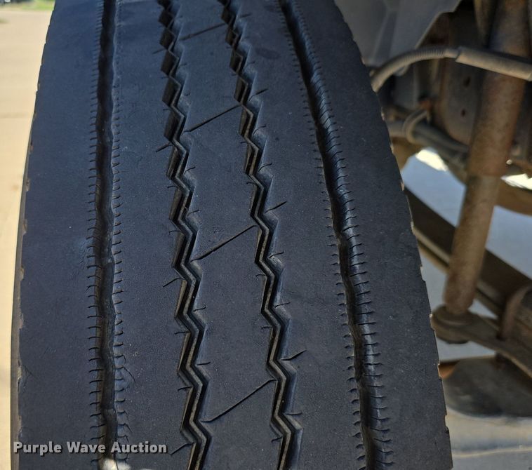 image for item DS4743 2000 GMC C6500 box truck